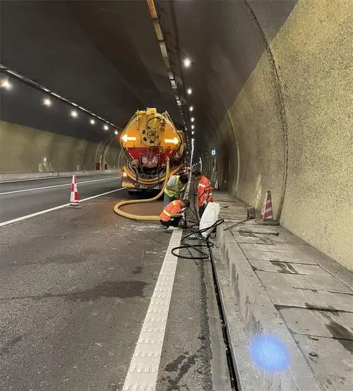 讷河隧道排水渠清淤